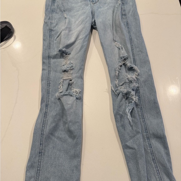 Hollister Ultra High-Rise Mom Jeans in Light Blue - Picture 6 of 7
